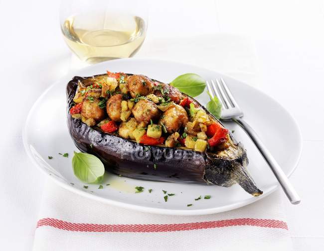 Stuffed aubergine with vegetables — Stock Photo