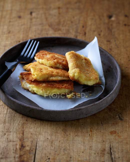 Baked mozzarella on plate — Stock Photo