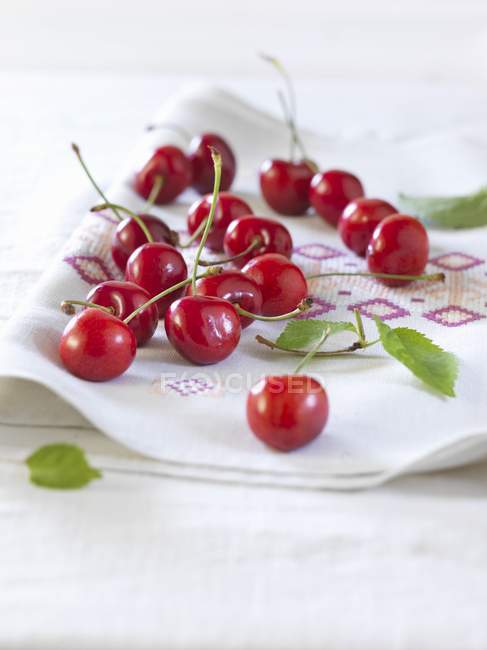 Fresh Cherries on napkin — Stock Photo