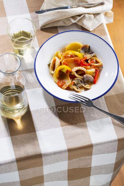 Fish stew with squid and mussels — Stock Photo