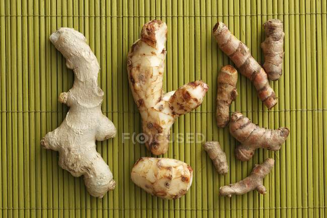 Ginger with galangal and turmeric roots — Stock Photo