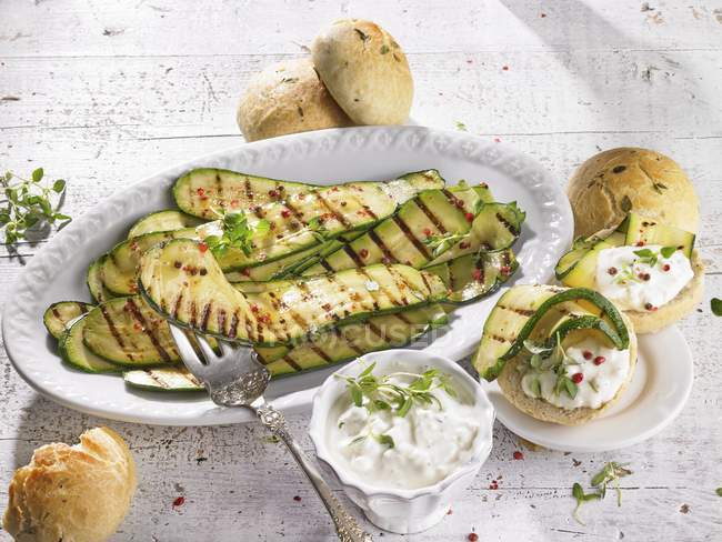 Marinated grilled courgettes — Stock Photo