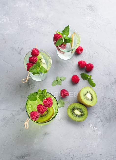 Top view of cold lemonade with raspberries and kiwi — Stock Photo