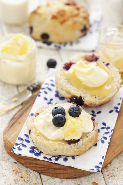 Closeup view of lemon and blueberry scones with clotted cream and lemon curd — Stock Photo