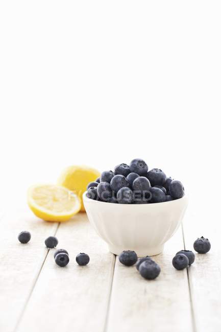 Esh blueberries with lem — Stock Photo