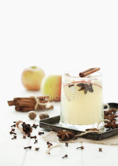Spiced apple juice — Stock Photo