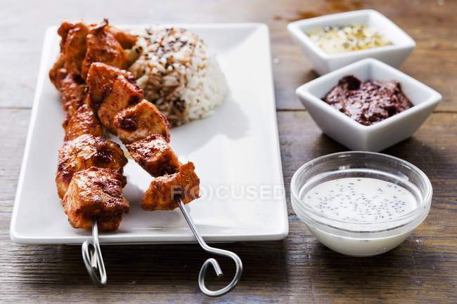 Chicken kebabs with rice — Stock Photo