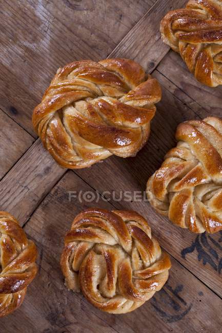 Cardamom yeast dough buns — Stock Photo