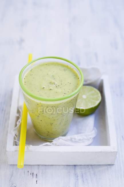 Abacaxi e kiwi smoothie — Fotografia de Stock