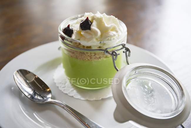 Вершковий зелений десерт — стокове фото