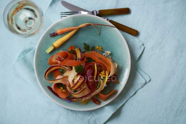 Different-coloured carrot pasta — Stock Photo