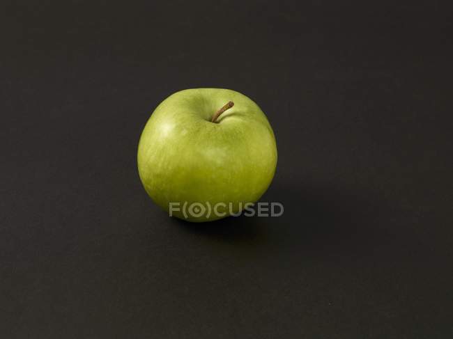 Manzana verde fresca - foto de stock