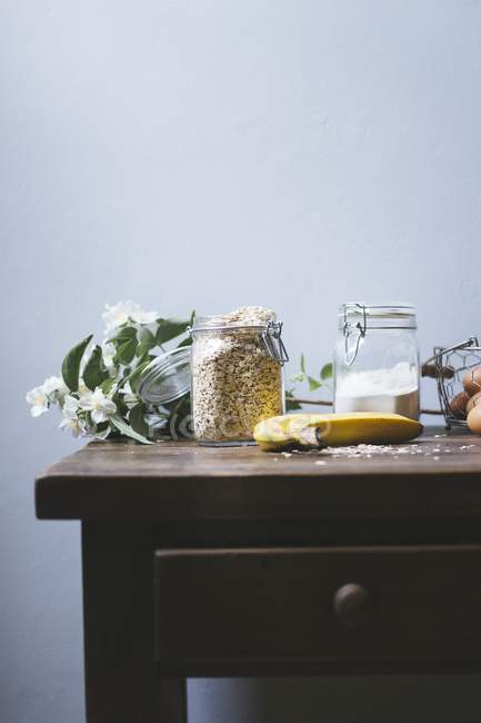 Disposizione degli ingredienti in vasetti — Foto stock