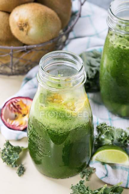 Green smoothie with kale — Stock Photo