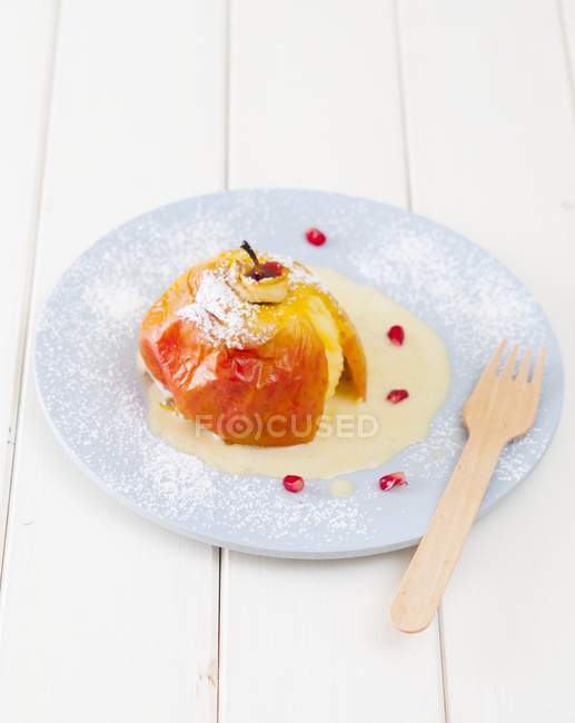 Baked apple with vanilla — Stock Photo