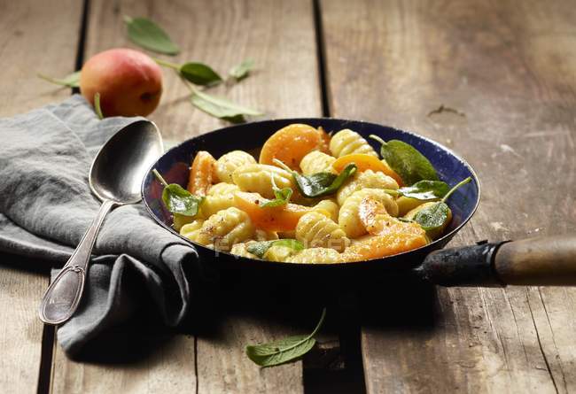 Gnocchi with apricots and sage — Stock Photo
