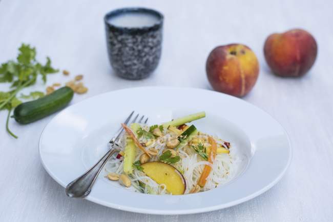 Rice noodle salad with peaches — Stock Photo