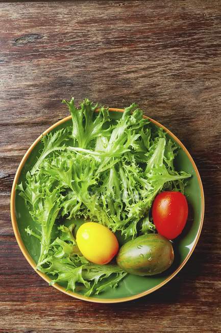 Зелений салат з листям — стокове фото