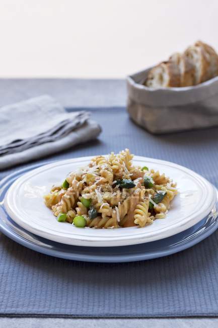 Fusilli pasta with walnut pesto — Stock Photo