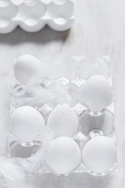 Frische weiße Eier — Stockfoto