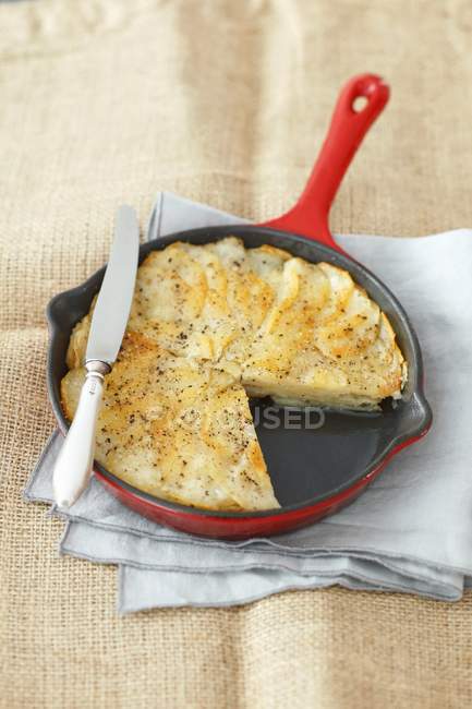 Closeup view of potato tart in a frying pan — Stock Photo