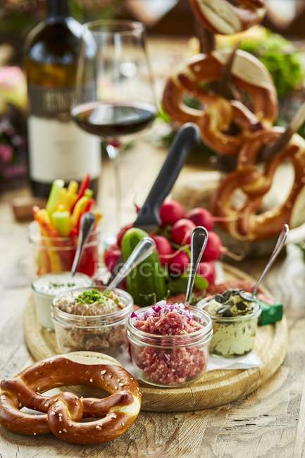 Almoço bávaro com pretzels — Fotografia de Stock