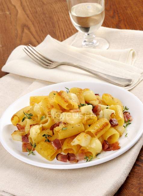 Paccheri pasta with bacon and cheese — Stock Photo