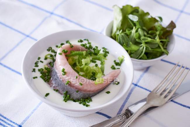 Smoked herring with chive yogurt — Stock Photo