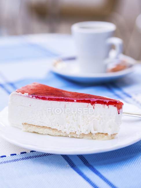 Cold cheesecake with a strawberry — Stock Photo