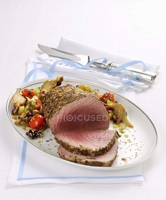 Roasted beef with vegetables — Stock Photo