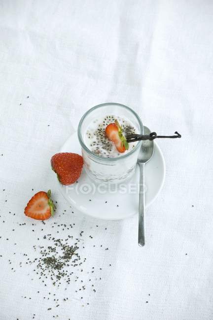 Chia pudding with fresh strawberries — Stock Photo