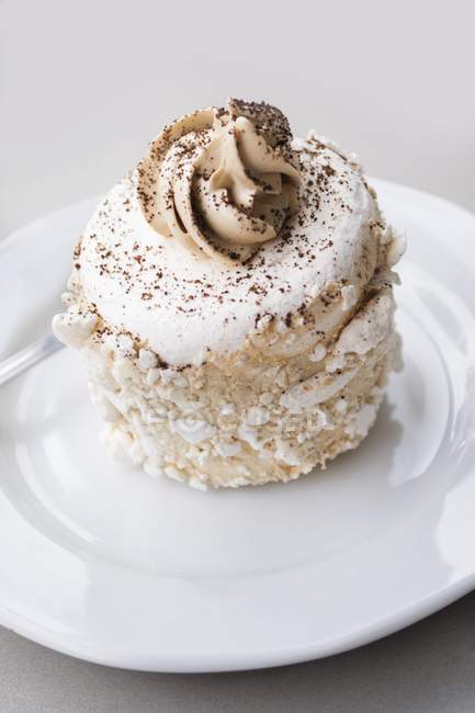 Café polonês e bolo de merengue — Fotografia de Stock