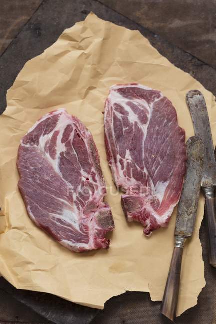 Filetes de carne cruda - foto de stock