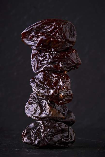 Closeup view of prunes pile — Stock Photo
