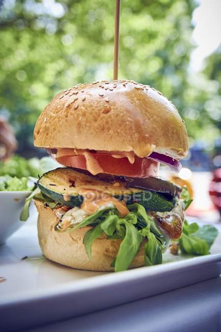 Veggie burger with courgette — Stock Photo