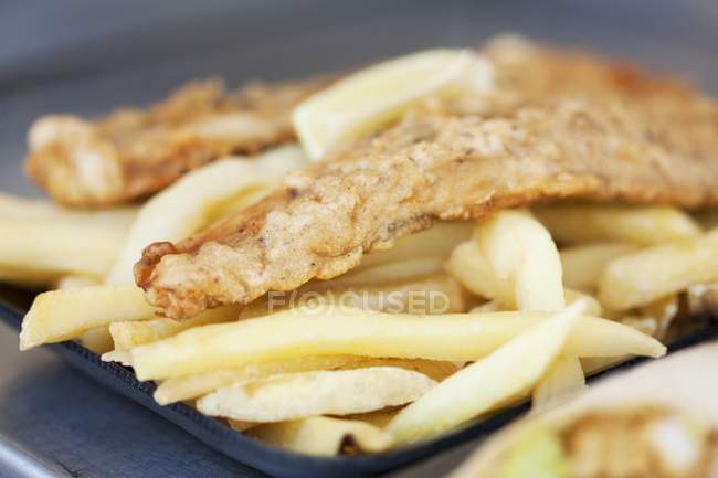 Takeaway fish and chips — Stock Photo