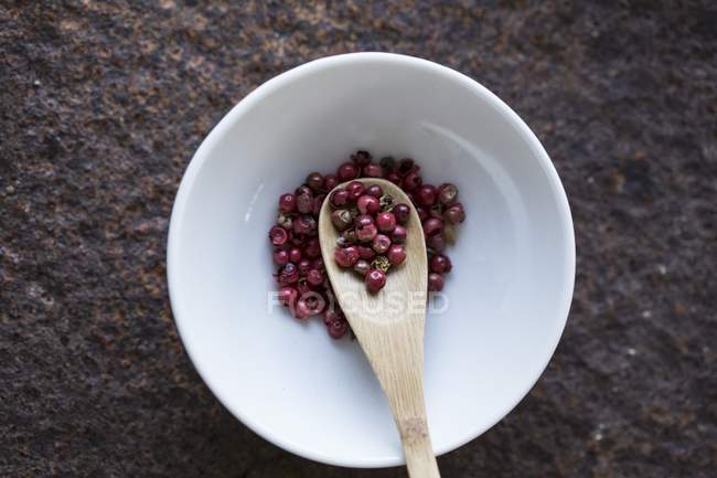 Red peppercorns with spoon — Stock Photo