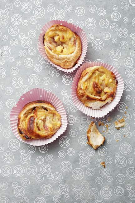 Puff pastry swirls with apple filling — Stock Photo