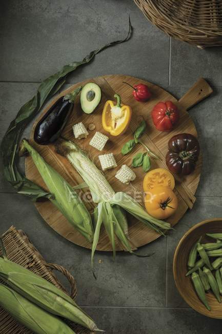 Fresh garden vegetables — Stock Photo