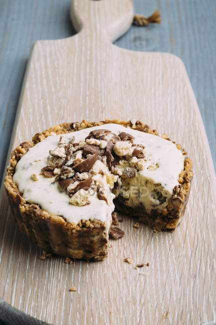 Biscuit pie with milk — Stock Photo