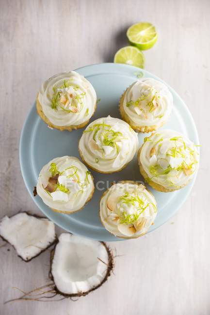 Lime and coconut cupcakes — Stock Photo