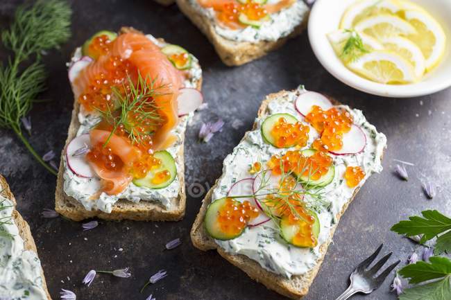 Bread topped with cream cheese and salmon — Stock Photo