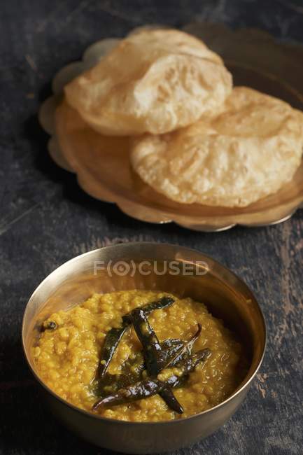 Curry de lentilha com pão chato — Fotografia de Stock
