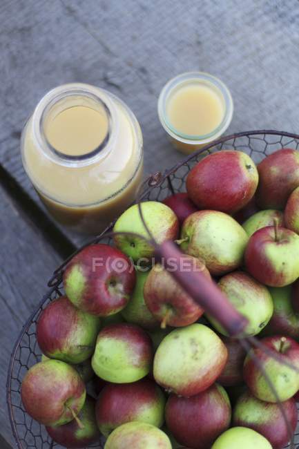 Cloudy apple juice — Stock Photo