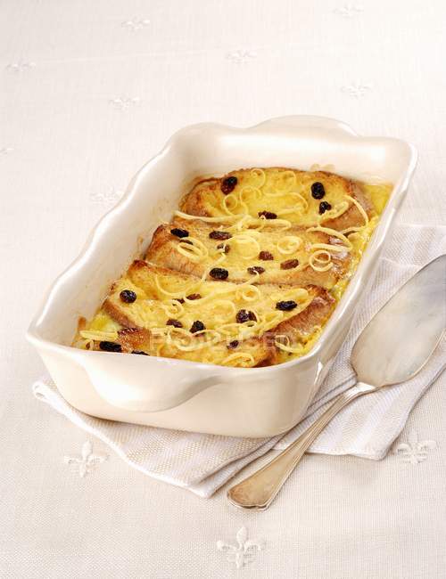 Sweet bread pudding with raisins — Stock Photo