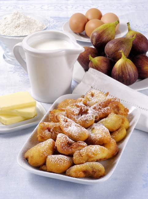 Italian doughnuts with figs — Stock Photo