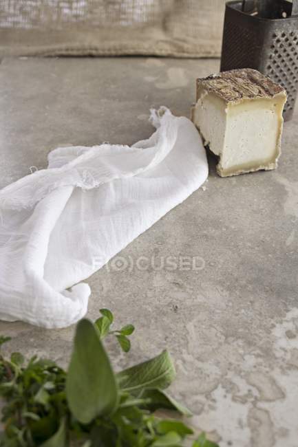 Arrangement of cheese and cheesecloth — Stock Photo