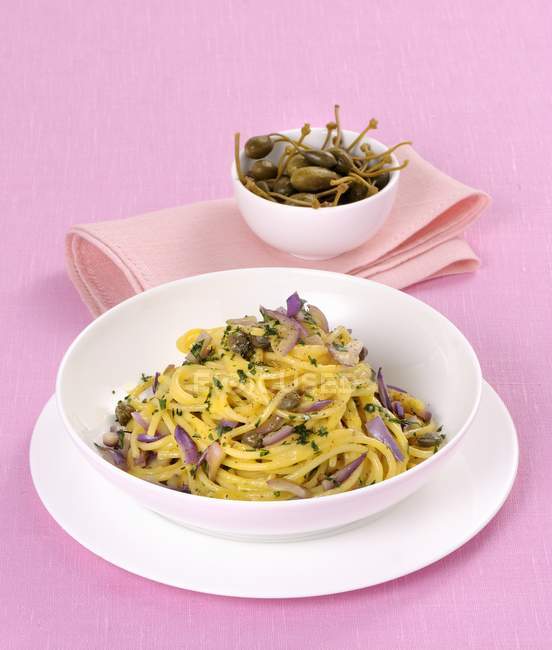 Spaghetti Carbonara mit Auberginen — Stockfoto