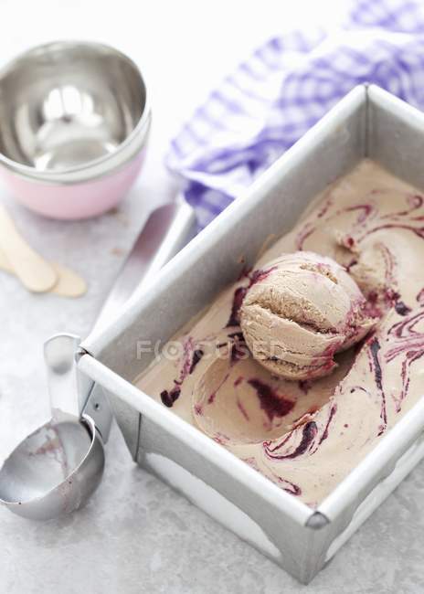 Uma banheira de sorvete — Fotografia de Stock