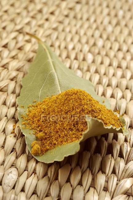 Closeup view of Curry powder on a leaf — Stock Photo